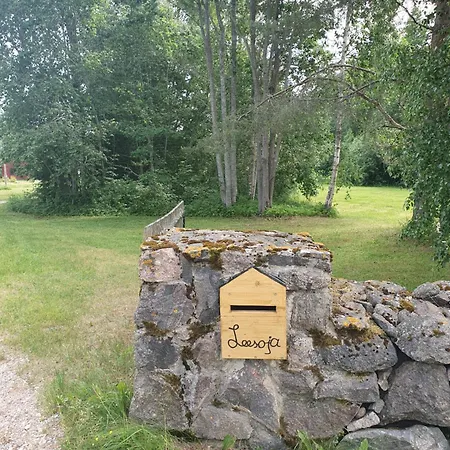 Holidayhouse With Sauna And Pond Leesoja Puhkemaja בית נופש
