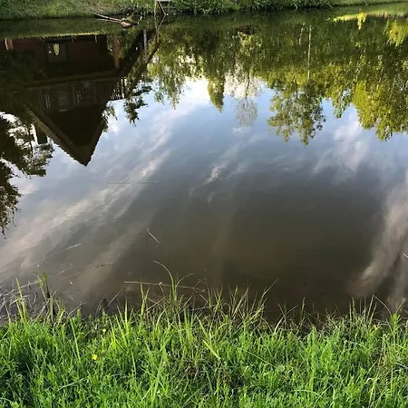 Holidayhouse With Sauna And Pond Leesoja Puhkemaja בית נופש *